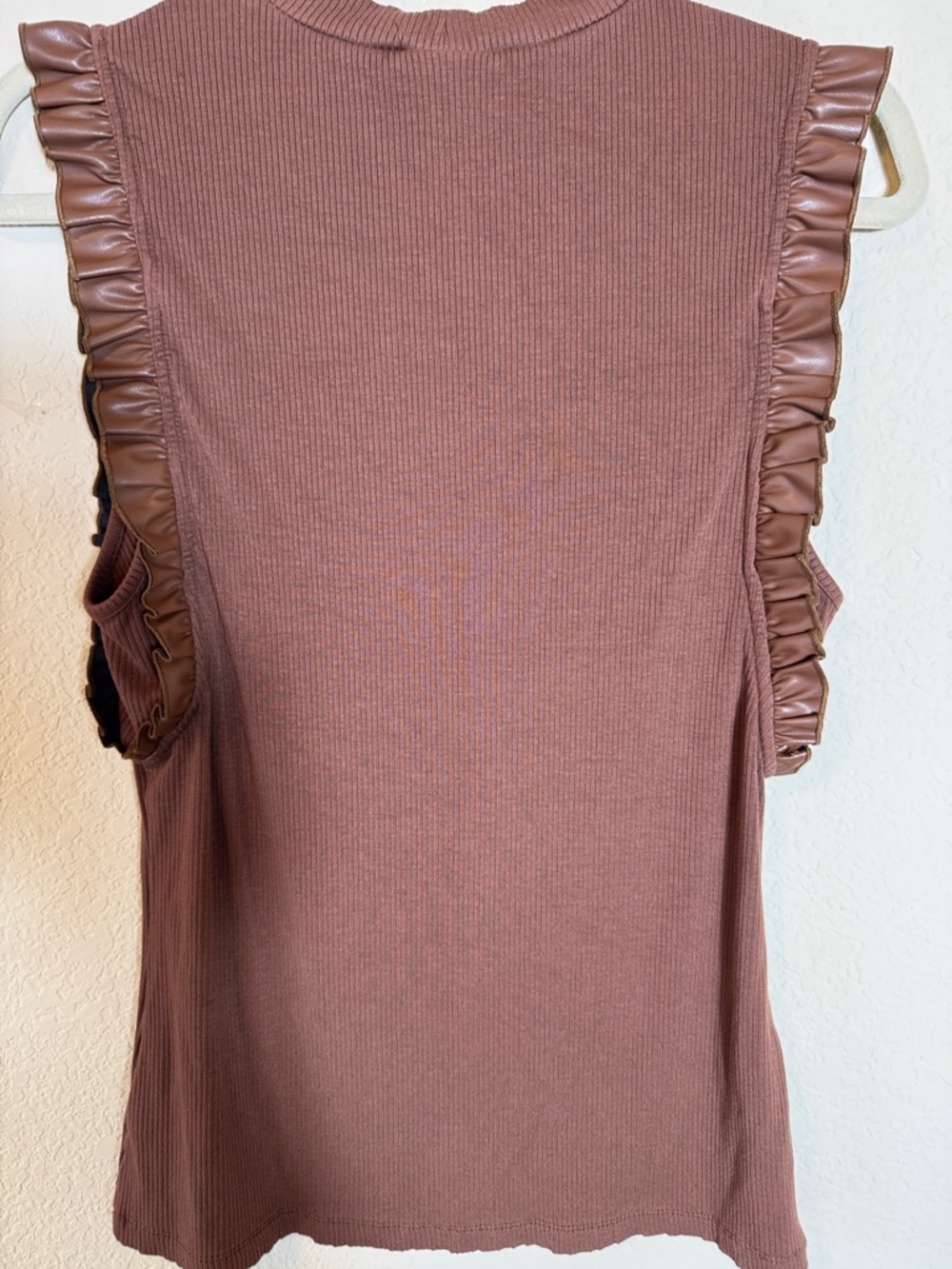 SUNDAY'S IN BROOKLYN Stretchy Brown Ribbed Faux Leather Ruffle Trim Top Size XL - Picture 3 of 6